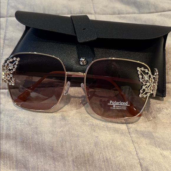 Elegant Gold Polarized Sunglasses Butterflies Crystal Accents New with case - Picture 3 of 10